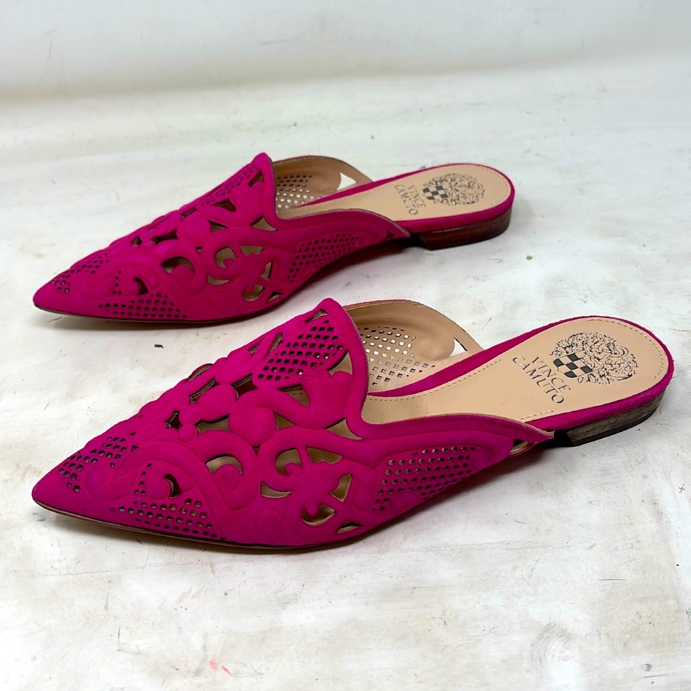 NEW, Never worn Vince Camaro Shoes! Bright color ! Size 6.5